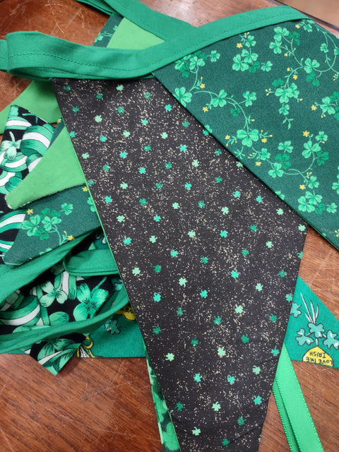 Learnary Bunting: Shamrocks by the Tangled Garden