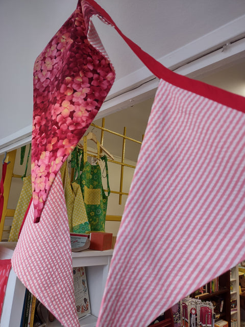 Learnary Bunting: Valentine's Day by the Tangled Garden